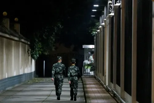 EU asegura tener bajo custodia a estudiante china que se refugió en su consulado
