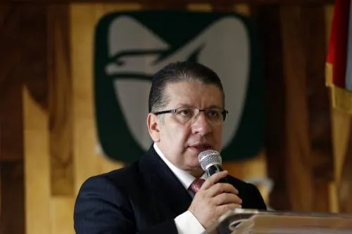 Advierten a Doger que saldrán a la luz pública audios personales; exige castigar el espionaje