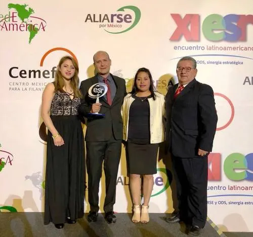 Reconocen valores de Carroll en entrega de distintivo ESR 2018