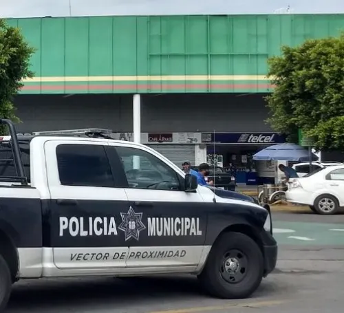 Asaltan Bodega Aurrerá de Mayorazgo