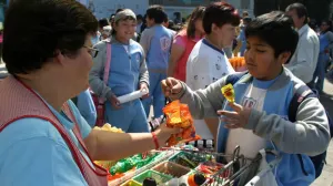 Siguen operativos contra comida chatarra en escuelas