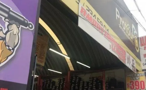 Cinco hombres armados asaltan llantera en la colonia América Norte