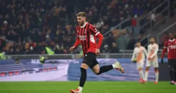 Santiago Giménez debuta con el Milan con una victoria