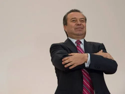 Se registra César Camacho como precandidato a Senador