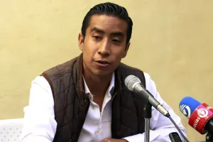Activistas, ONG y Beto Merlo van por amparos contra reforma política