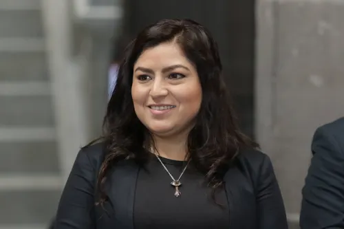 Califica regidor de incongruente a Claudia Rivera por dar permisos a Agua de Puebla
