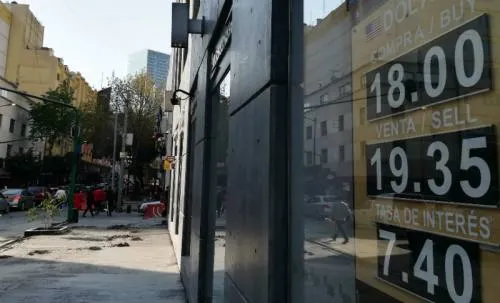 Dólar sigue a la baja, abre en $19.68 en bancos capitalinos