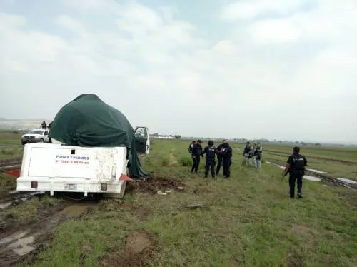 Chupa ductos abandonan pipa de gas Tomza y toma clandestina en Acajete al verse descubiertos