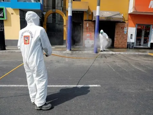 Prisión y multas en Perú por violar cuarentena