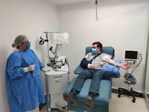 Zoé Robledo dona plasma al Centro Médico Nacional Siglo XXI
