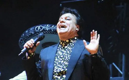 Juan Gabriel no ha muerto, vive en Santa Mónica, California