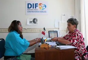SMDIF brinda protección jurídica a población vulnerable