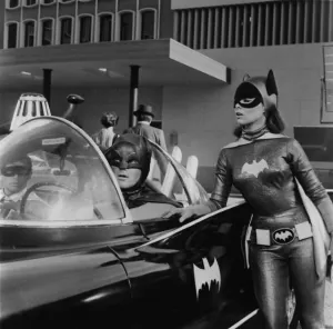 Fallece Batichica, Yvonne Craig, de la serie sesentera