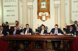 Cabildo aprueba reglamentos internos de dependencias