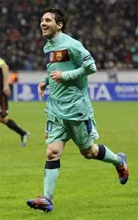 Pelean jugadores del Leverkusen por playera de Messi
