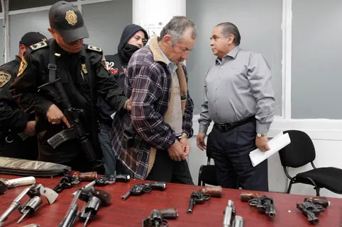 Hallan arsenal en Libres
