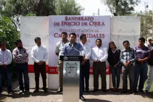 Néstor Camarillo rehabilita caminos ejidales en pésimo estado