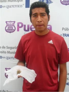 Durante operativo pasajero seguro, policía municipal de Puebla asegura a sujeto