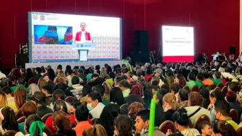 Claudia Sheinbaum imparte conferencia sobre el acceso a los derechos ante cerca de 4 mil potosinos