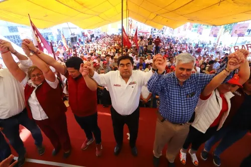Hacer una gran reforma para que exista un sistema de pesos y contrapesos real: Barbosa