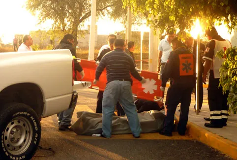 Presuntos integrantes de la delincuencia organizada amenazan a familia de reportero ejecutado en Teh