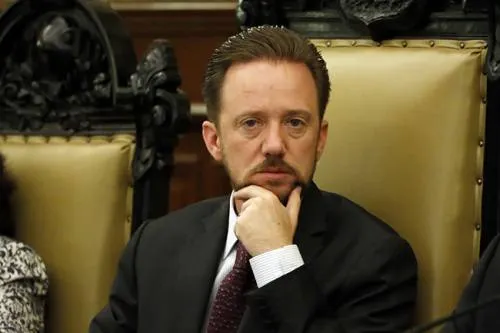 Sin terminar encomienda, Banck se candidatea para alcaldía de Puebla