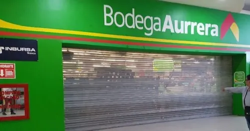 Asaltan Bodega Aurrera de Bosques de San Sebastián; hay un herido de bala