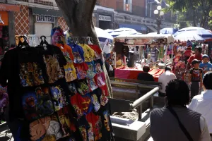 Ambulantes defienden sus lugares
