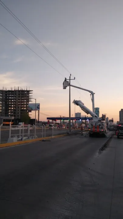 Accidente en la vía Atlixcáyotl  deja fuera de servicio los 7 Pozos Atlixcáyotl