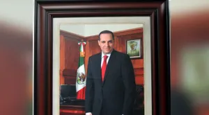 Alcalde de Sinaloa pagó casi 100 mil pesos por 3 fotos oficiales