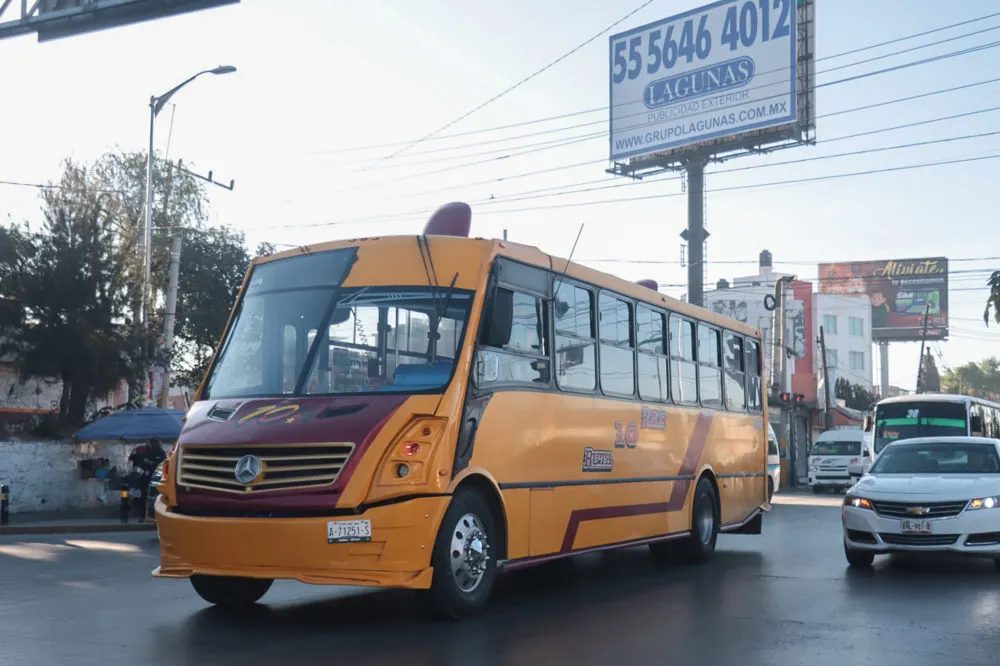 Estudiantes y padres rechazan posible eliminación de tarifa preferencial en transporte público de Puebla