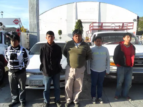 Consignan a banda relacionada con asalto y robo de vehículos con mercancía