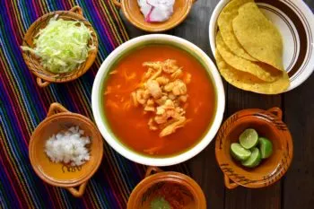 De pozole a tamales: ¿qué cenan los mexicanos la noche del 15 de septiembre?