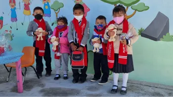 Audi México entrega 300 obsequios a niños y niñas en Puebla