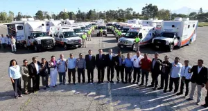 RMV acerca servicios médicos; entrega ambulancias y unidades móviles
