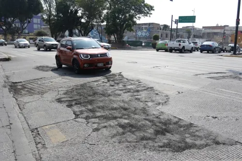 El 80% del asfalto está dañado con baches, grietas y daños estructurales
