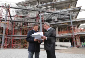 El gobernadorsupervisa avance de la construcción de hospital de traumatología