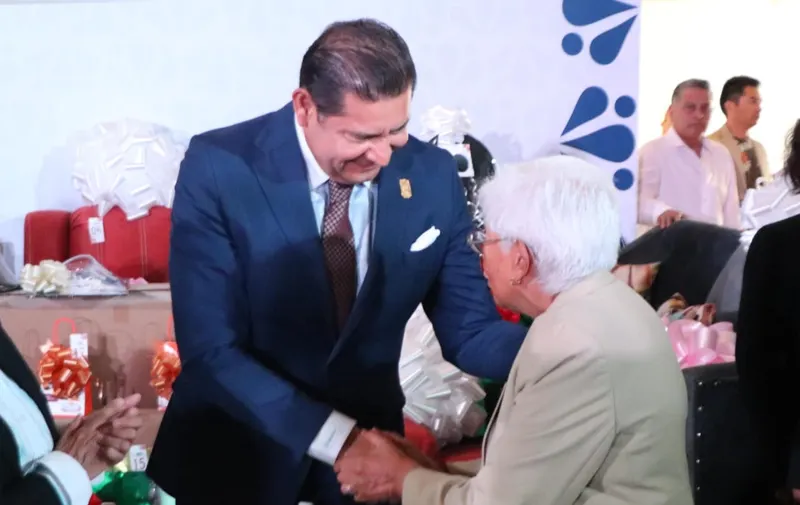 Reconocen el gobernador Alejandro Armenta y la fiscal Idamis Pastor, labor de madres trabajadoras de la FGE