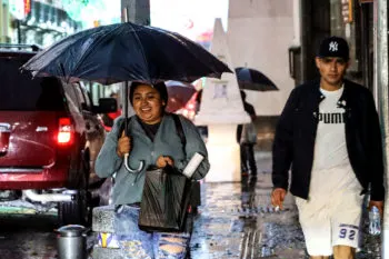 Lluvia en la ciudad de Puebla deja vialidades anegadas, “bloques” de granizo y alcantarillas colapsadas