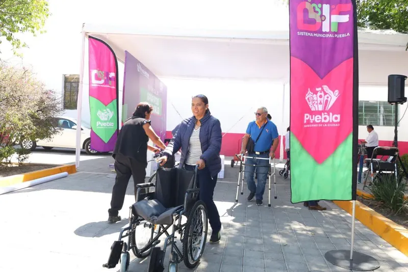 ayto-pue-smdif-entrega-aparatos-ortopedicos