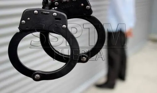 Detiene policía municipal de Puebla a joven por ataques al pudor