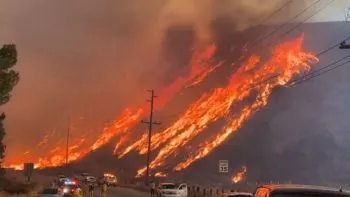 Incendio Hughes en Los Ángeles pone a más de 50 mil personas bajo órdenes de evacuación