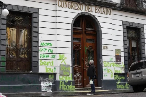 Congreso debe denunciar daños a sede legislativa provocados por feministas: PAN