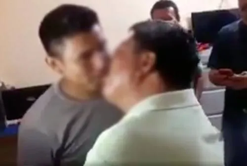 Beso entre taxistas se trató de una apuesta, dicen involucrados