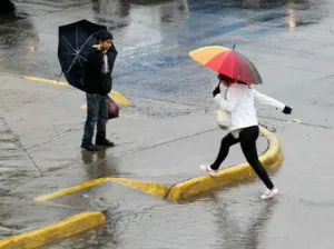 ‘Patricia’ continúa acercándose a costas de Oaxaca y Guerrero