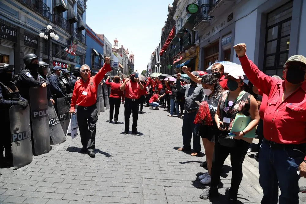 Estallan trabajadores huelga en Telmex por violaciones al CCT
