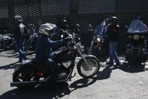 Motociclistas de Puebla protestan contra gasolinazo