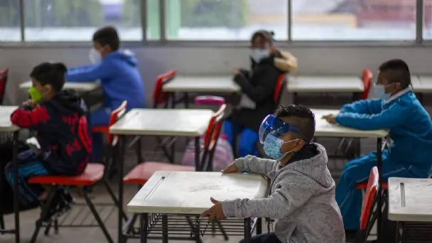 Ordena jueza restaurar Escuelas de Tiempo Completo