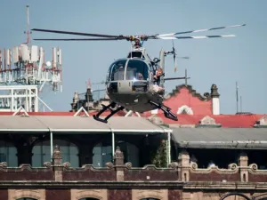 James Bond lucha en helicóptero frente a Palacio Nacional