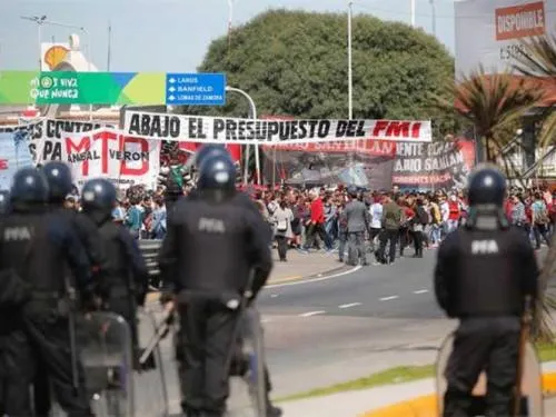 Trabajadores argentinos inician huelga de 36 horas en repudio a Macri